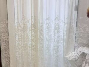 Keqiao Off-White цветочные жаккардовые шторы - B2B Оптовая элегантный универсальный домашний декор