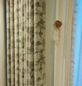 Wholesale 1500gsm cashmere jacquard curtain fabric with luxury floral pattern.
